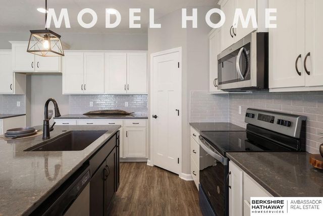 10522 S 113th Street, Papillion, NE 68046