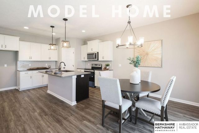 10522 S 113th Street, Papillion, NE 68046