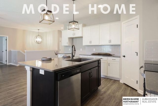 10522 S 113th Street, Papillion, NE 68046