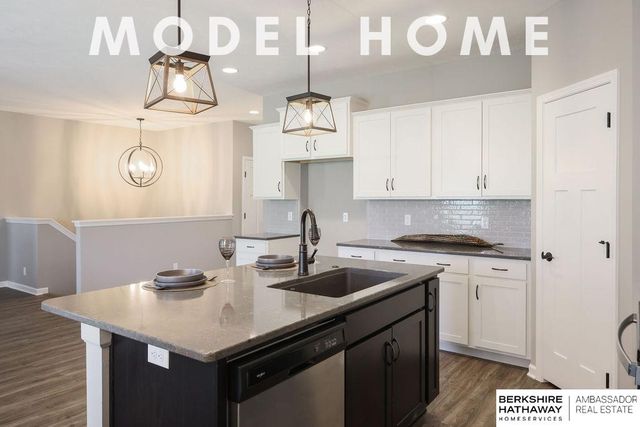 10522 S 113th Street, Papillion, NE 68046