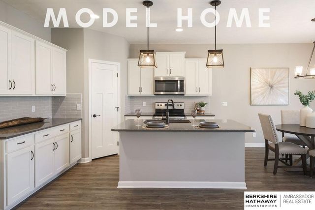 10522 S 113th Street, Papillion, NE 68046