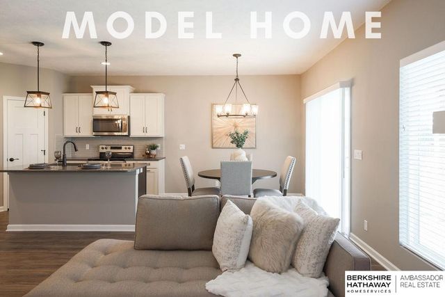 10522 S 113th Street, Papillion, NE 68046