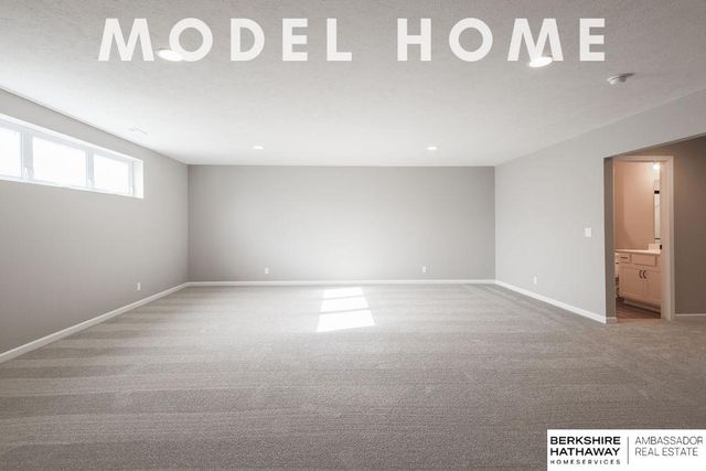 10522 S 113th Street, Papillion, NE 68046