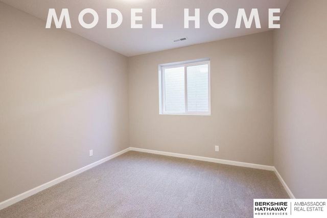 10522 S 113th Street, Papillion, NE 68046