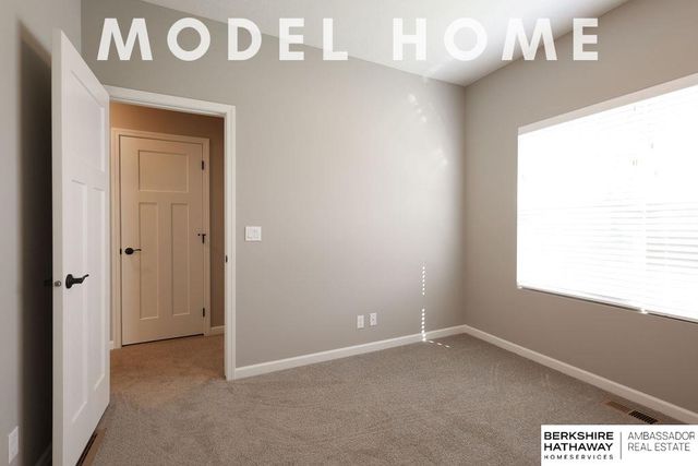 10522 S 113th Street, Papillion, NE 68046