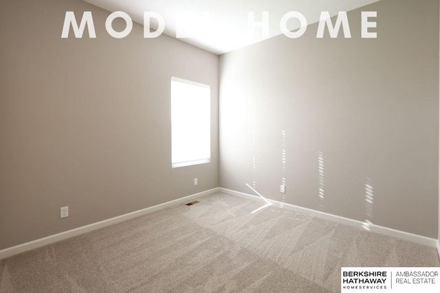 10522 S 113th Street, Papillion, NE 68046