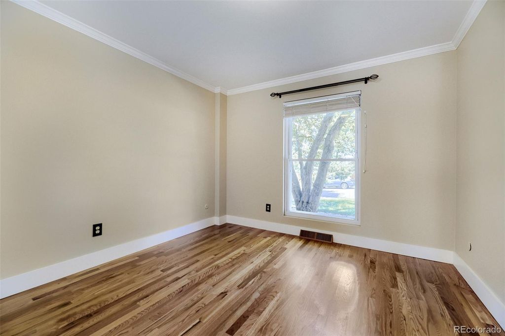 Image 15 of property listing at 7855 S Wabash Court, Centennial, CO 80112