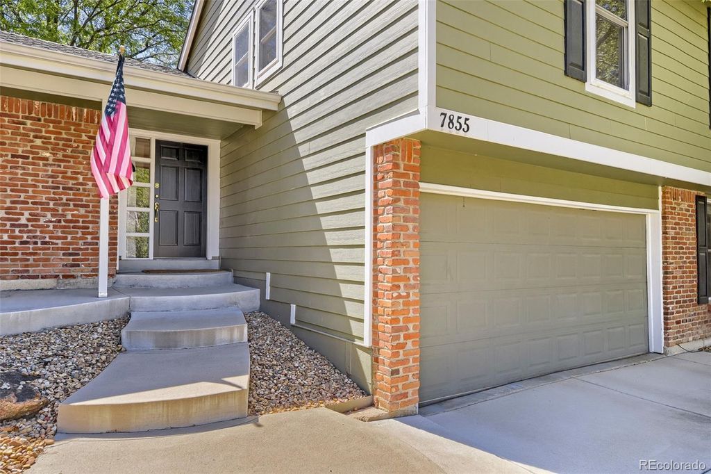 Image 2 of property listing at 7855 S Wabash Court, Centennial, CO 80112