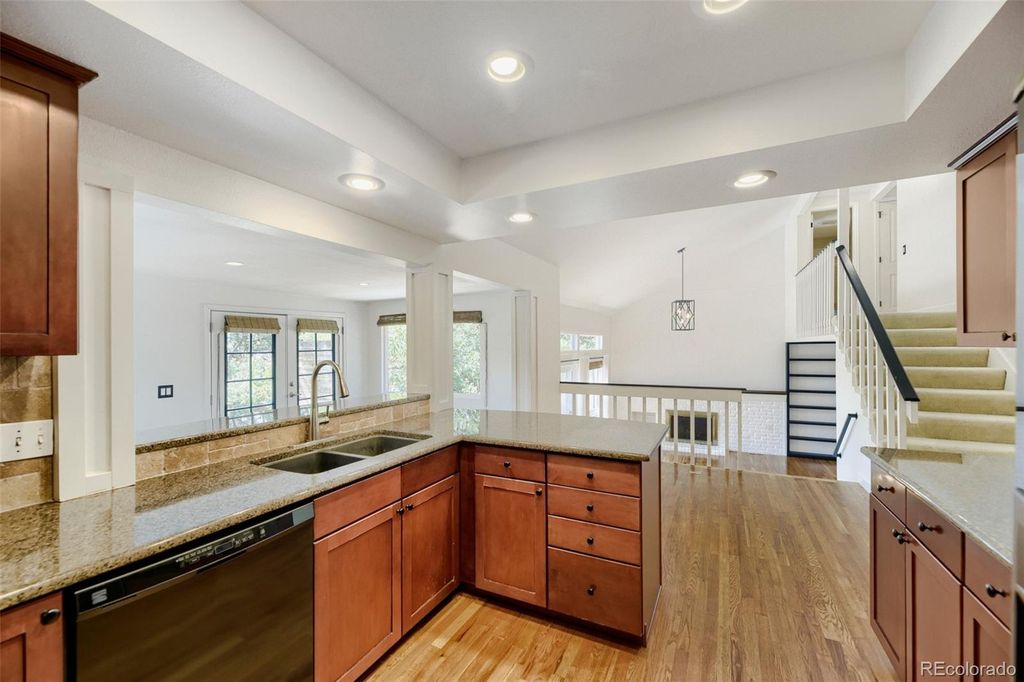 Image 5 of property listing at 7855 S Wabash Court, Centennial, CO 80112