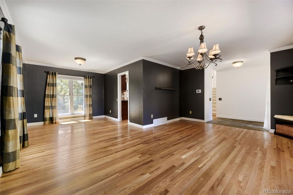 Image 8 of property listing at 7855 S Wabash Court, Centennial, CO 80112