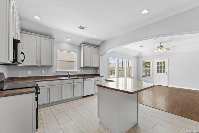 9718 SUN ML, San Antonio, TX 78254