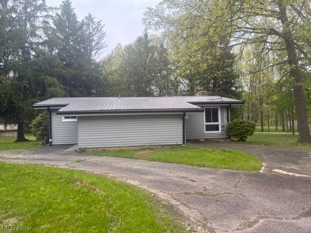 4845 W Lagoon Road, West Farmington, OH 44491