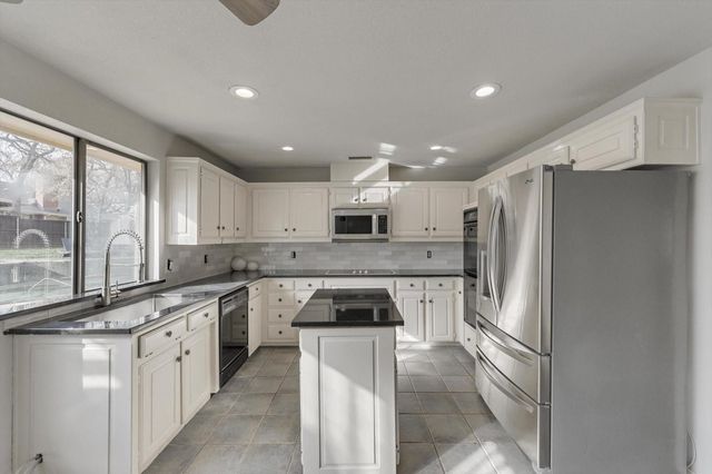 4 Whittier Court, Highland Village, TX 75077