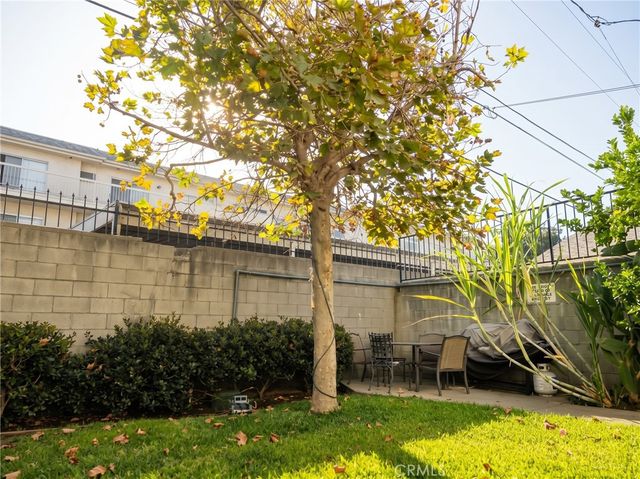 6950 Remmet Avenue 3, Canoga Park, CA 91303