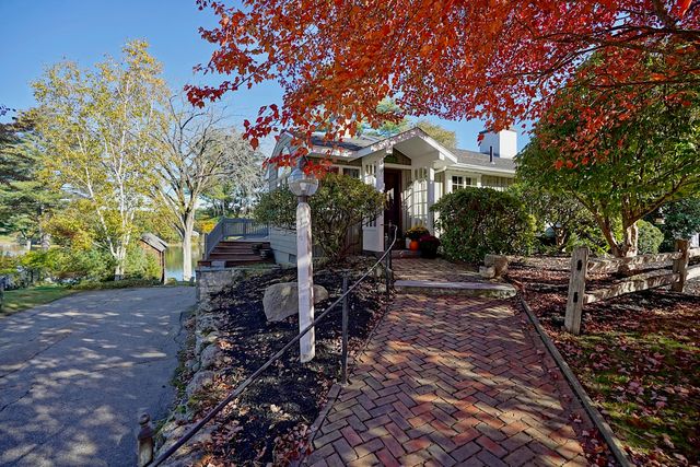 12 Roberts Road, Dover, NH 03820