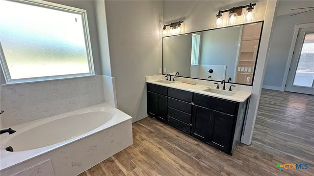 1540 Cottonwood Mesa Drive, Kempner, TX 76539