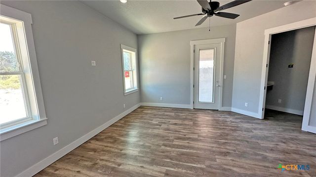 1540 Cottonwood Mesa Drive, Kempner, TX 76539