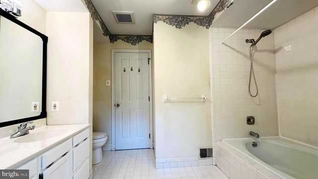 13 PAINTERS LN, Chesterbrook, PA 19087