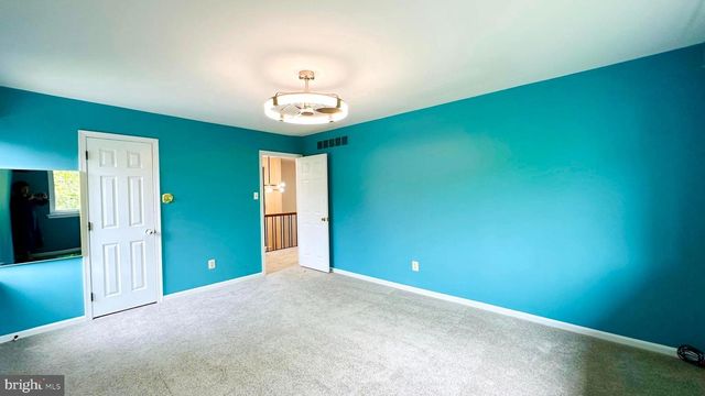 13 PAINTERS LN, Chesterbrook, PA 19087