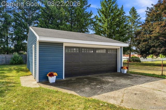 12606 Greenhill Drive, Grand Blanc, MI 48439