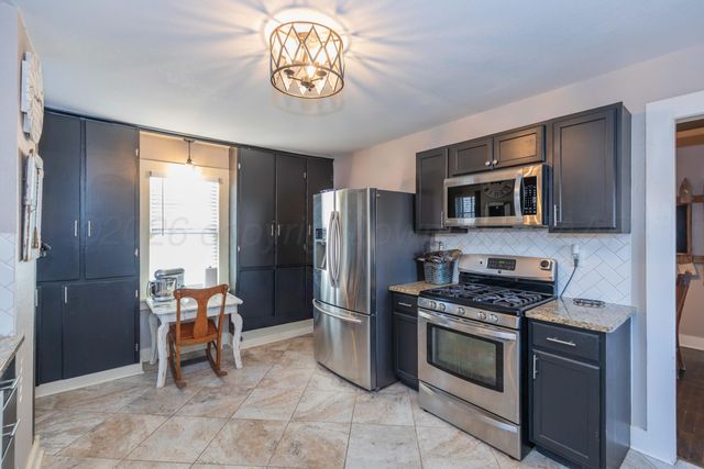 1301 N CHARLES Street, Pampa, TX 79065