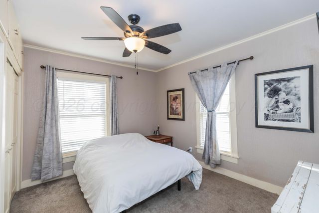 1301 N CHARLES Street, Pampa, TX 79065