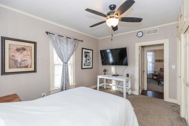 1301 N CHARLES Street, Pampa, TX 79065