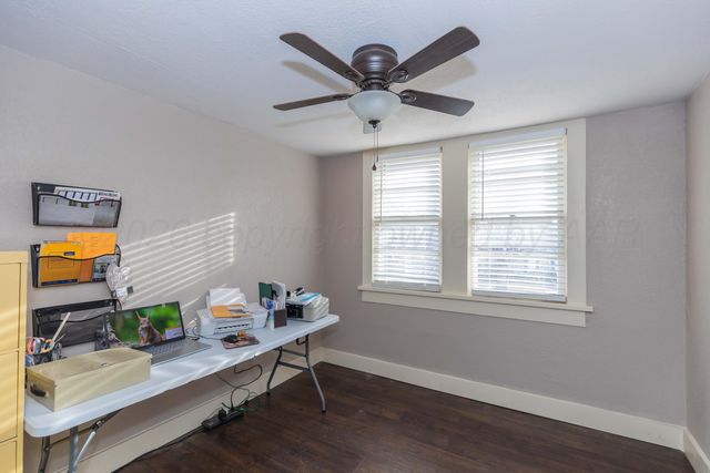 1301 N CHARLES Street, Pampa, TX 79065