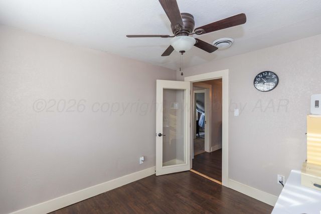 1301 N CHARLES Street, Pampa, TX 79065