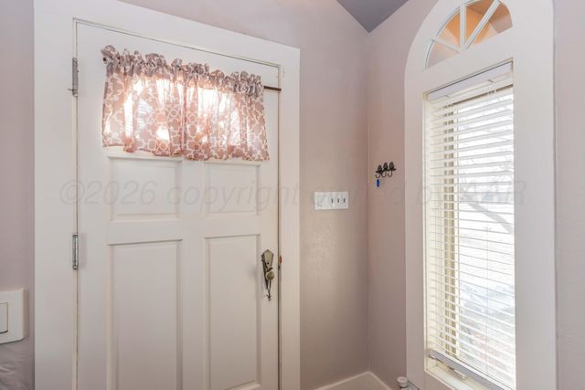 1301 N CHARLES Street, Pampa, TX 79065