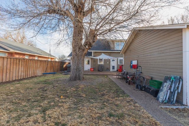 1301 N CHARLES Street, Pampa, TX 79065