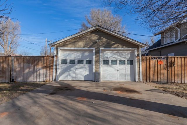 1301 N CHARLES Street, Pampa, TX 79065