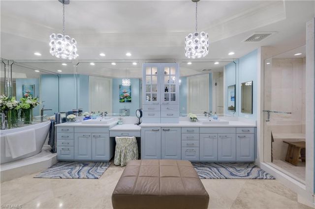 81 Seagate DR 803, Naples, FL 34103