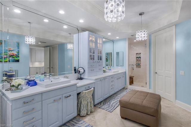 81 Seagate DR 803, Naples, FL 34103