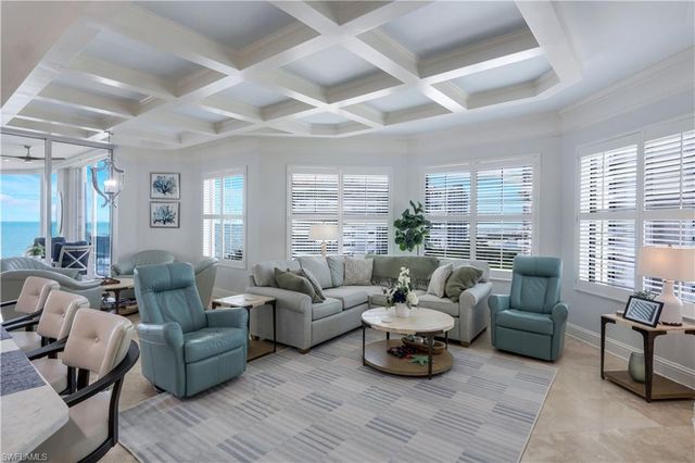 81 Seagate DR 803, Naples, FL 34103