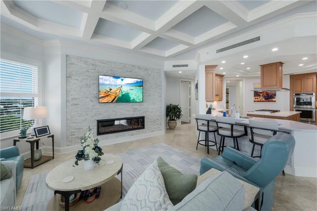 81 Seagate DR 803, Naples, FL 34103
