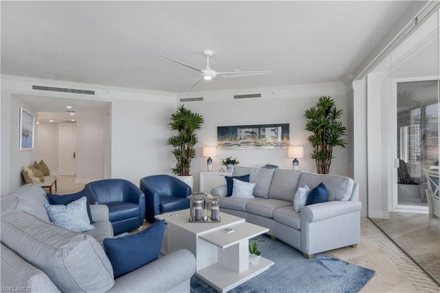 81 Seagate DR 803, Naples, FL 34103