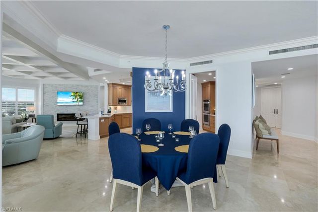 81 Seagate DR 803, Naples, FL 34103