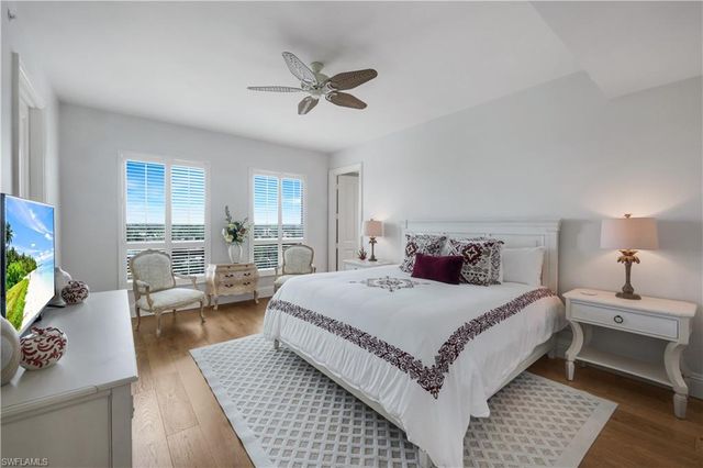 81 Seagate DR 803, Naples, FL 34103