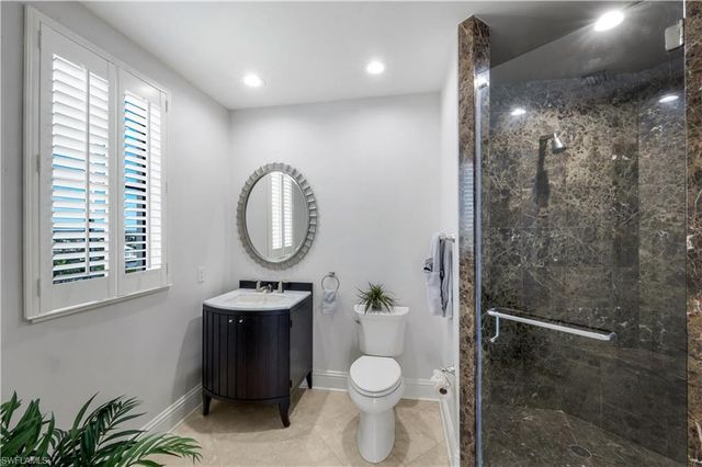 81 Seagate DR 803, Naples, FL 34103