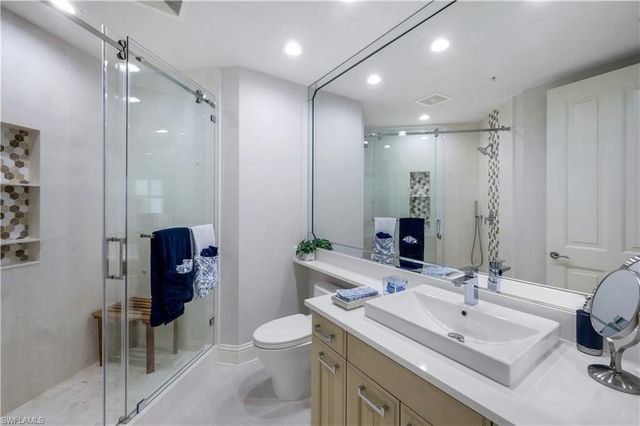 81 Seagate DR 803, Naples, FL 34103