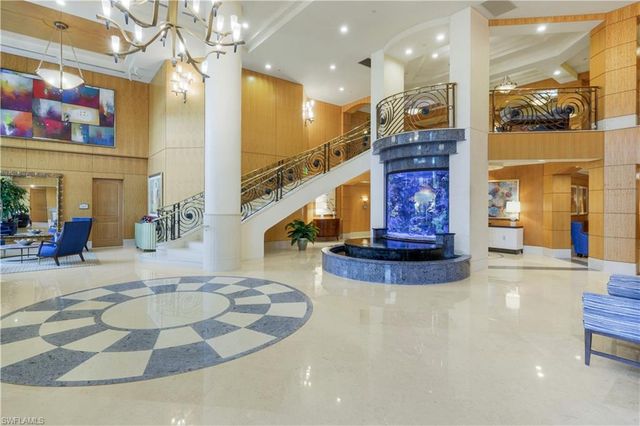 81 Seagate DR 803, Naples, FL 34103