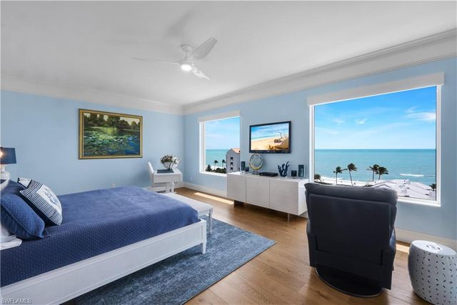 81 Seagate DR 803, Naples, FL 34103
