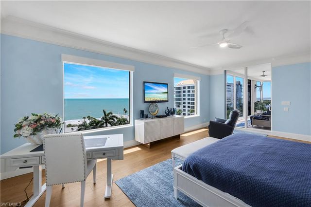 81 Seagate DR 803, Naples, FL 34103