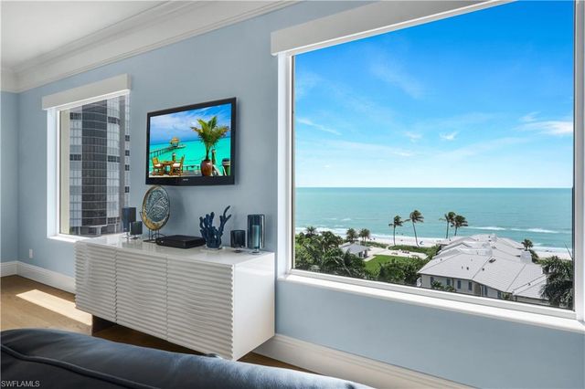 81 Seagate DR 803, Naples, FL 34103