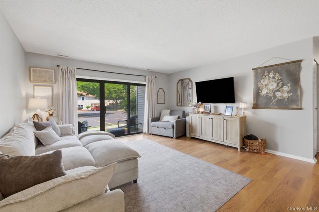 33 Moore Lane 15, Washingtonville, NY 10992