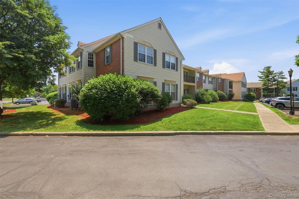 33 Moore Lane 15, Washingtonville, NY 10992