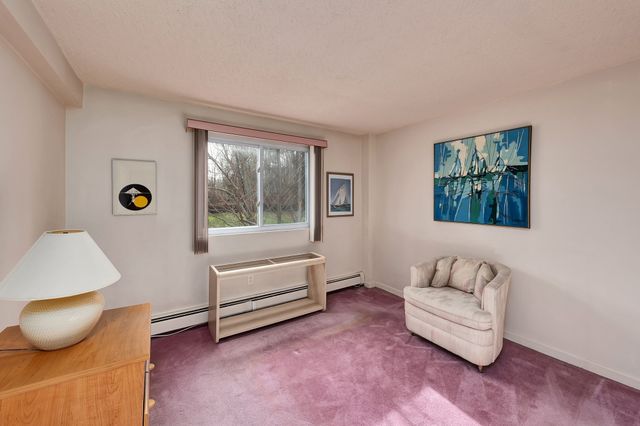 3 Birchwood Pt 202, Amesbury, MA 01913
