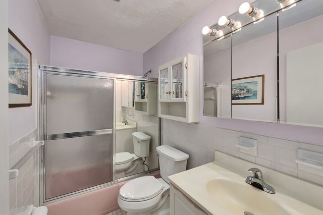 3 Birchwood Pt 202, Amesbury, MA 01913