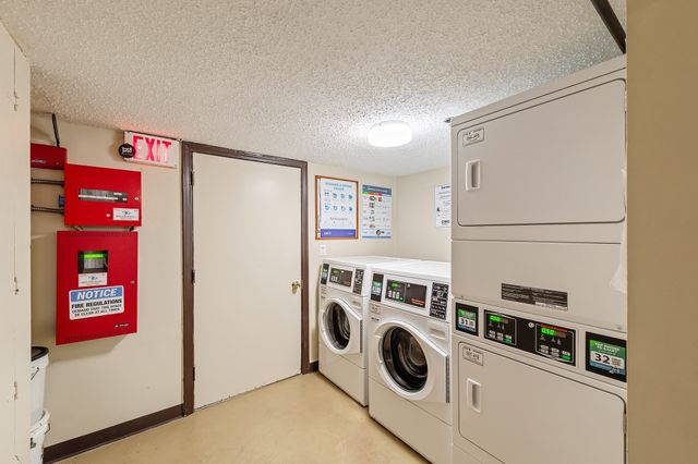 3 Birchwood Pt 202, Amesbury, MA 01913